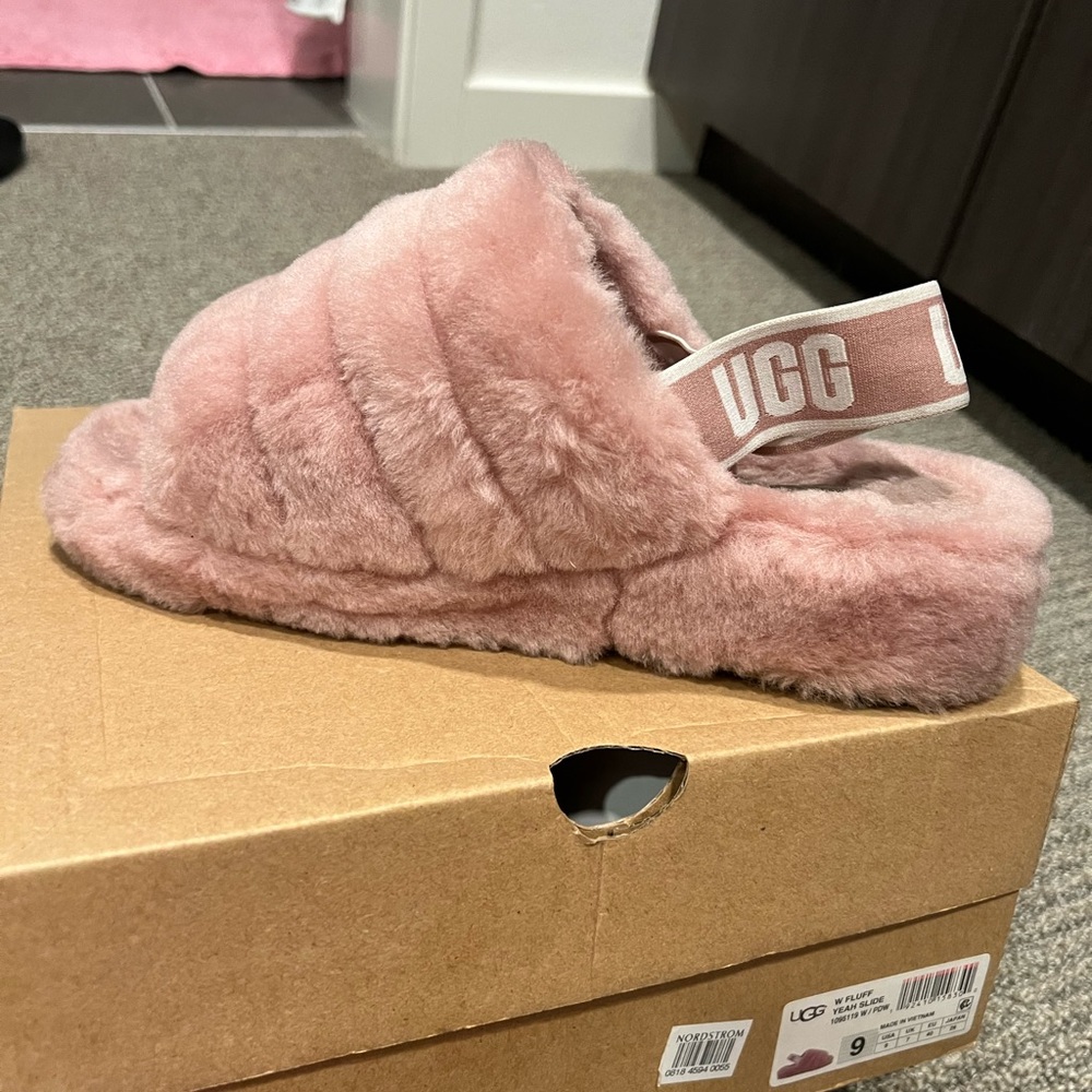 Ugg fluff yeah slides